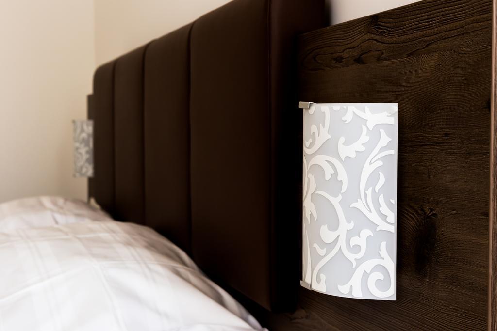Hotel Vinothek Schwarzer Adler Ottensheim Room photo